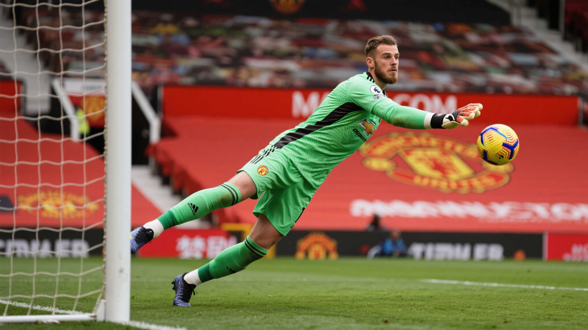 消息称:奥纳纳计划留在曼联,除非被告知不再需要 今年夏窗结束后,作为顶级门将加盟 “梦剧场” 曼联